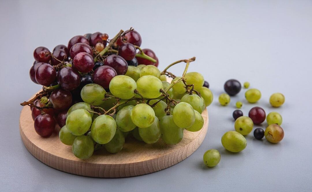 Según su color, las uvas aportan resveratrol o clorofila. Foto: Freepik