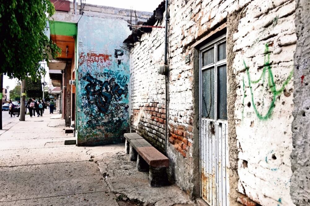 Cuatro agentes fueron enjuiciados por golpear a un hombre hasta la muerte por tomar bebidas embriagantes en vía pública. Tras propinarle una golpiza, lo llevaron a los separos, donde murió. (XÓCHITL ÁLVAREZ. EL UNIVERSAL)