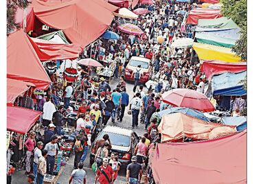 Balean a dos líderes tianguistas en Neza; muere uno
