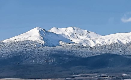 En plena primavera sorprenden paisajes teñidos de blanco