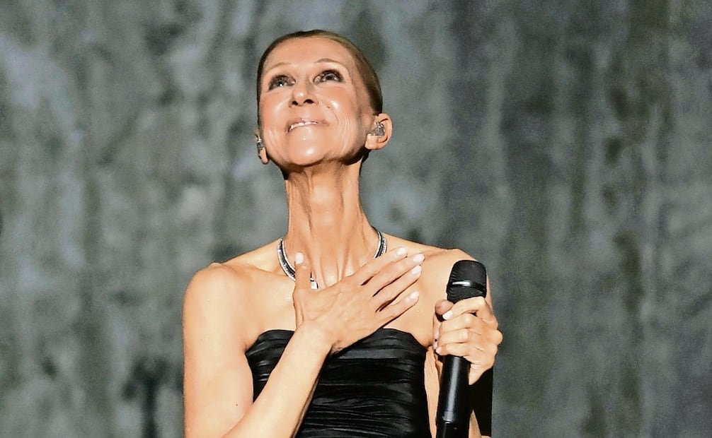 Dion se quebró desde la primera canción y explicó que eran “lágrimas de alegría”. “Estoy bien”, dijo. Foto: AFP