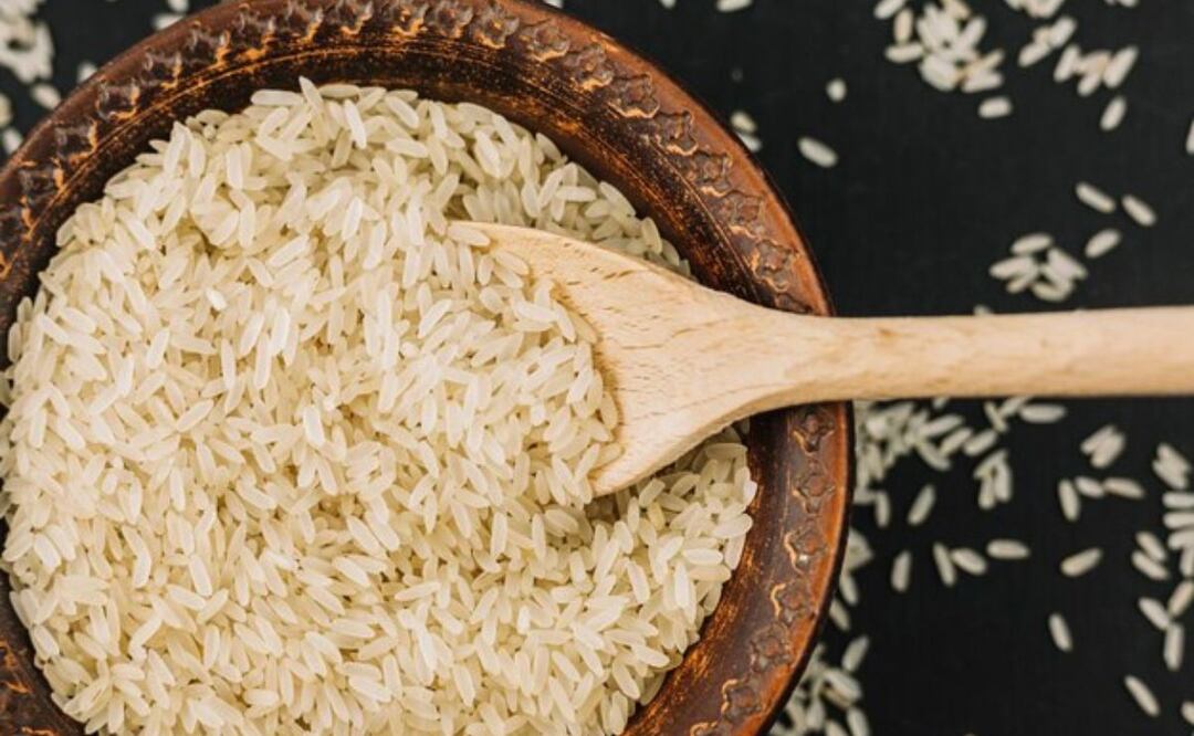 El arroz es un alimento básico en la dieta de los mexicanos. Foto: Freepik.
