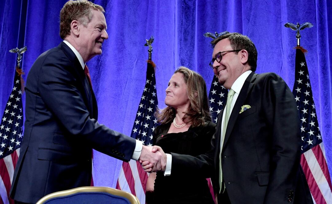 El secretario de Economía, Ildefonso Guajardo, el representante comercial de Estados Unidos, Robert Lighthizer, junto a la ministra de Relaciones Exteriores de Canadá, Chrystia Freelan (Foto: Xinhua)