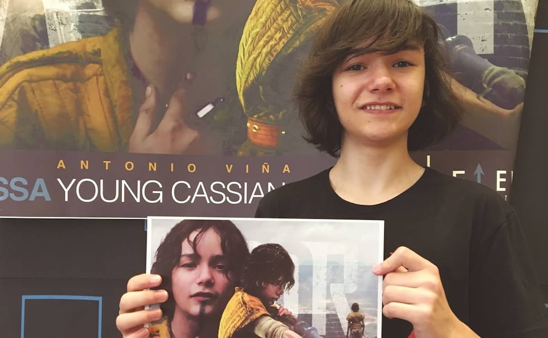 Repartió firmas y fotos en La Mole. Foto: Cesar Huerta/ EL UNIVERSAL