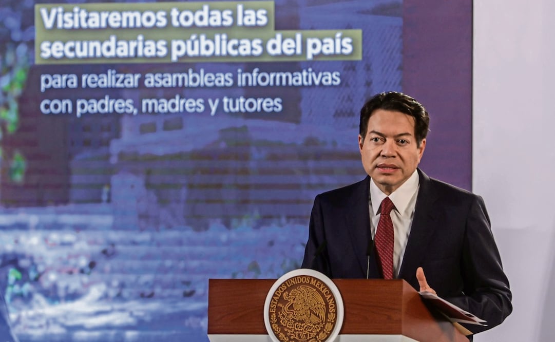 El titular de la SEP, Mario Delgado, detalló que la beca Rita Cetina comenzará en 2025 con estudiantes de secundaria. Foto: Gabriel Pano / EL UNIVERSAL