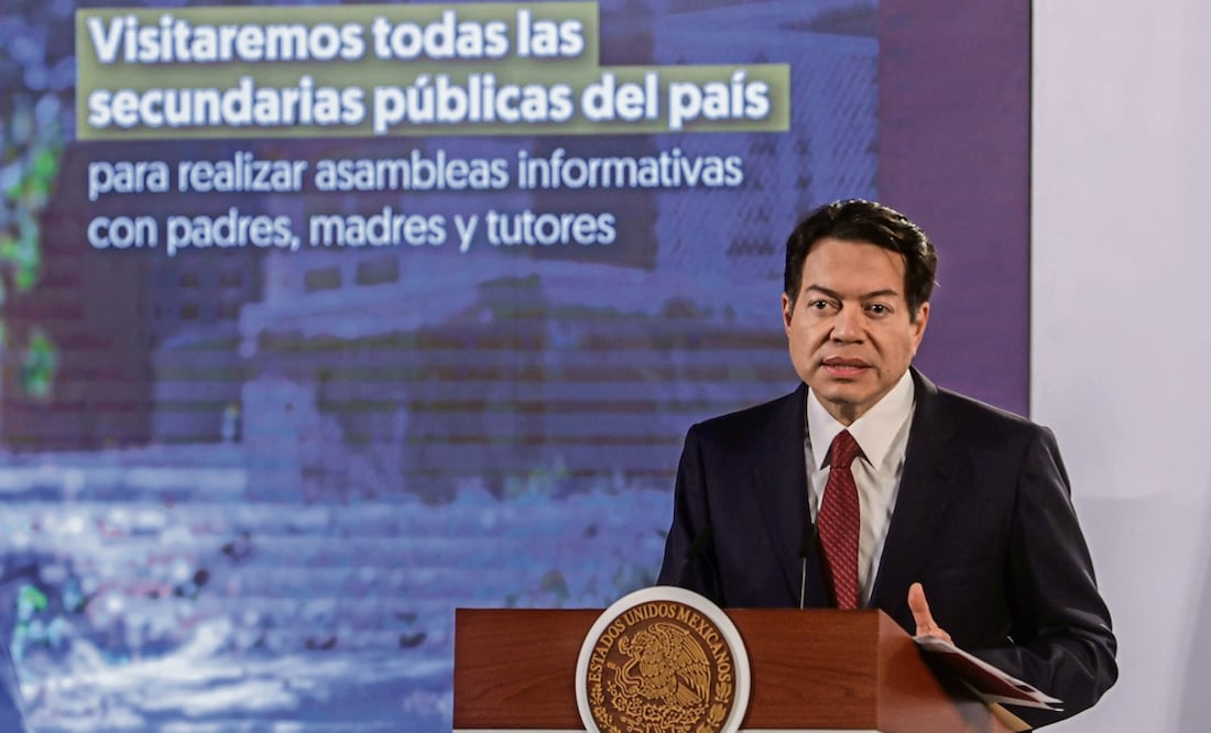 El titular de la SEP, Mario Delgado, detalló que la beca Rita Cetina comenzará en 2025 con estudiantes de secundaria. Foto: Gabriel Pano / EL UNIVERSAL