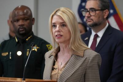 EU acusa a inmigrantes salvadoreños del M-13 de cuatro asesinatos; fiscalía analizará la pena de muerte