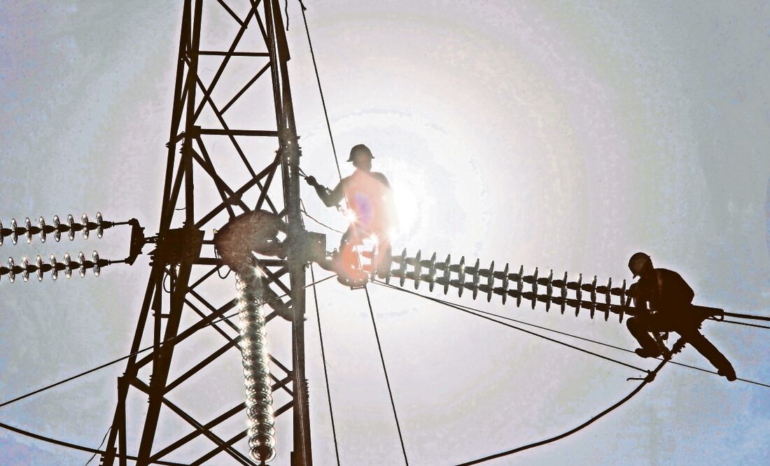 La CFE necesita más inversión en mantenimiento debido a los problemas que se han observado en los últimos días, mismos que comenzaron hace un año, opinan expertos. Foto: Archivo | El Universal