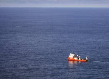 Náufrago sobrevive 14 horas a la deriva flotando sobre "un trozo de basura"