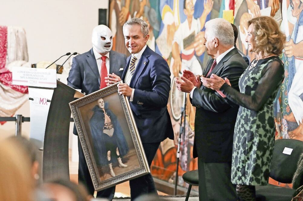Miguel Ángel Mancera encabezó la ceremonia en el Palacio VIrreinal. (ARIEL OJEDA. EL UNIVERSAL)