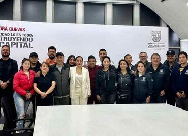 Sandra Cuevas entrega créditos de 50 mil pesos a afectados por incendio en Tepito