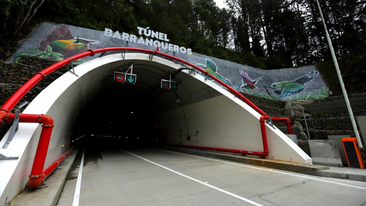 Esta es una de las entradas al flamante túnel de la Línea, cuyo nombre, Barranquero, hace homenaje a un loro. Foto: Ministerio de Transporte