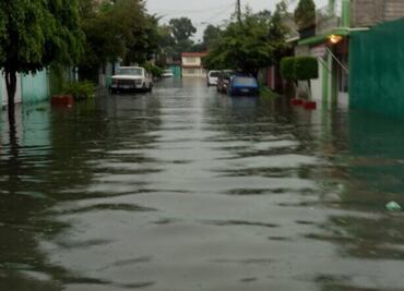 Lluvia provoca anegaciones en Ecatepec