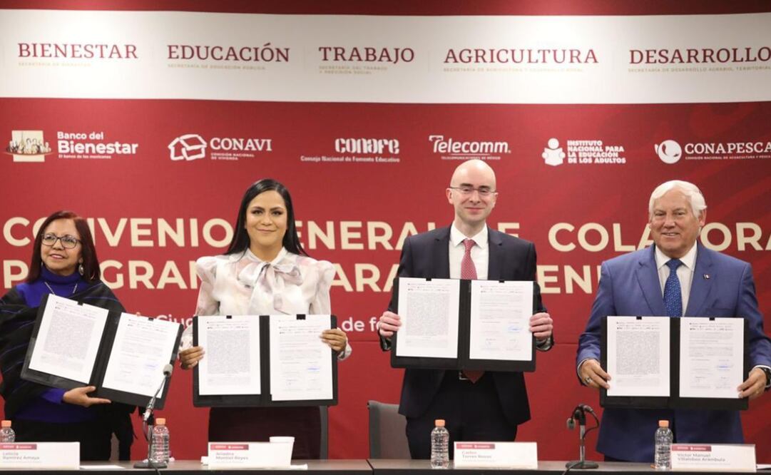 La secretaria de Educación y el secretario de Agricultura también firmaron. Fotos: Twitter @A_MontielR