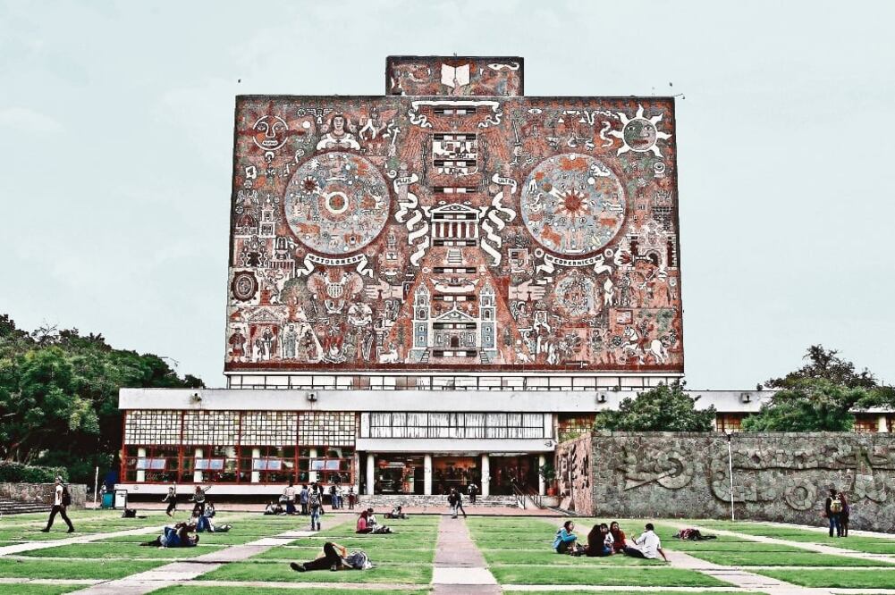 La UNAM informó que en 2017, 12 mil 361 alumnos más recibieron las becas que otorga a estudiantes de alto rendimiento y de escasos recursos. (ARCHIVO EL UNIVERSAL)