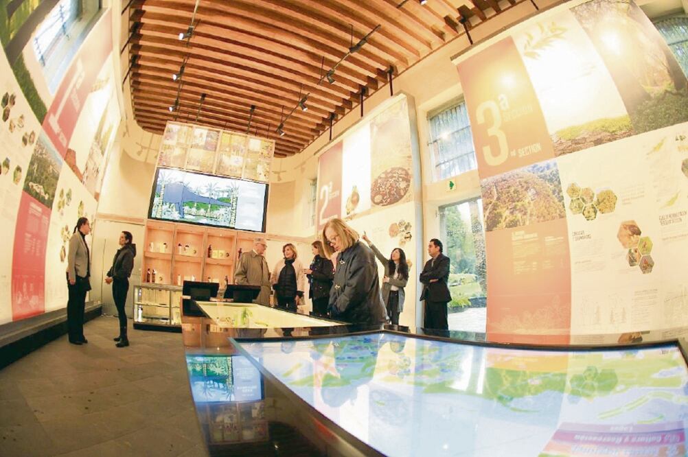 En el edificio que anteriormente era la entrada del Colegio Militar de Chapultepec se inauguró el museo de sitio y centro de visitantes, donde los asistentes pueden conocer la historia del llamado pulmón de la Ciudad de México (ESPECIAL)