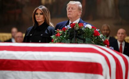 Donald Trump y Melania rinden homenaje a George H.W. Bush en Washington 