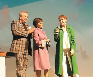 Rebecca Jones rapea sobre la soledad