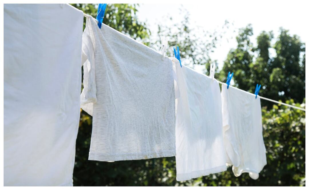 Estos sencillos remedios caseros te ayudarán a quitarle las manchas amarillas a las axilas de la ropa blanca. Imagen: Freepik