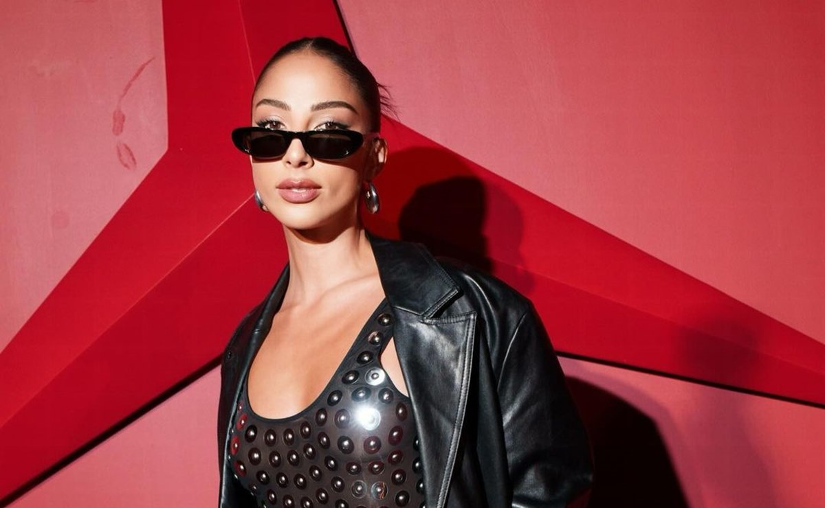 María Chacón derrocha elegancia con falda midi y top de crochet