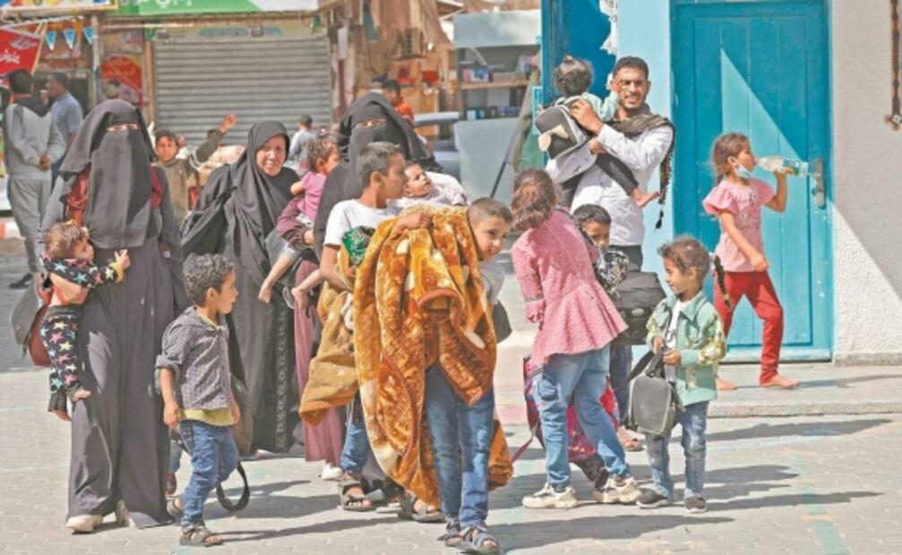 Miles de palestinos huyen de ataques de Israel