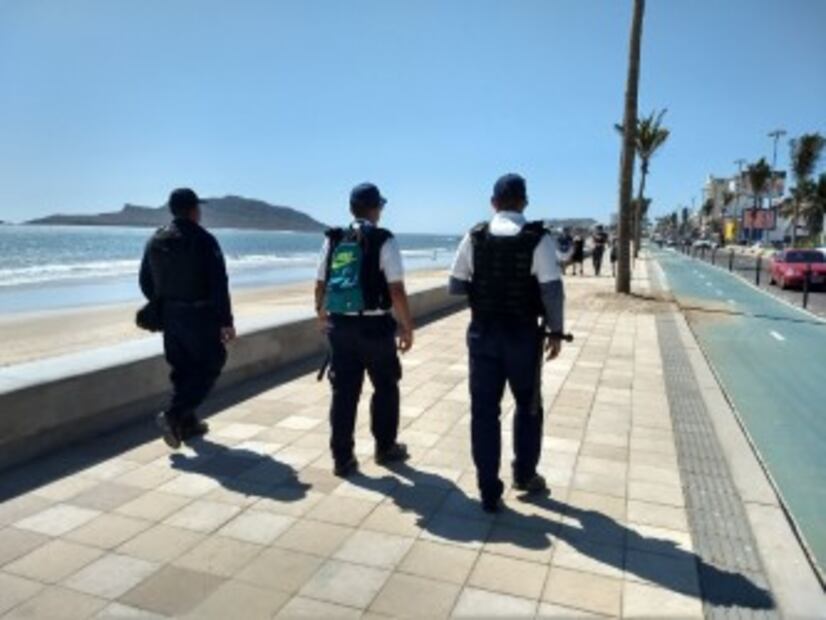 Elementos de Seguridad resguardan a turistas en playas de Culiacán 