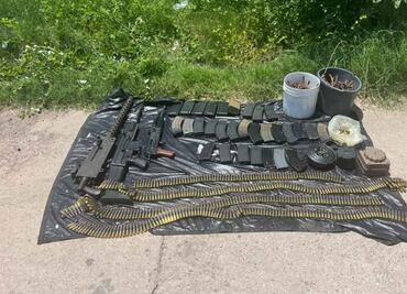 Caen 2 hombres con arsenal y drogas dentro de auto con reporte de robo en Culiacán; los hospitalizan debido a lesiones