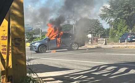 Reportan quema de autos y ataques a policías en Tabasco; también registran bloqueos de calles y “poncha llantas” 