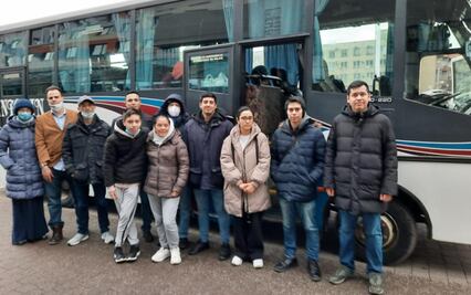 Llegan primeros 22 mexicanos a la frontera de Ucrania para cruzar a Rumania