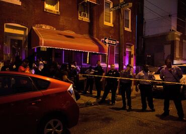 Tirador que hirió a 6 policías en Filadelfia se entrega tras 8 horas de tensión