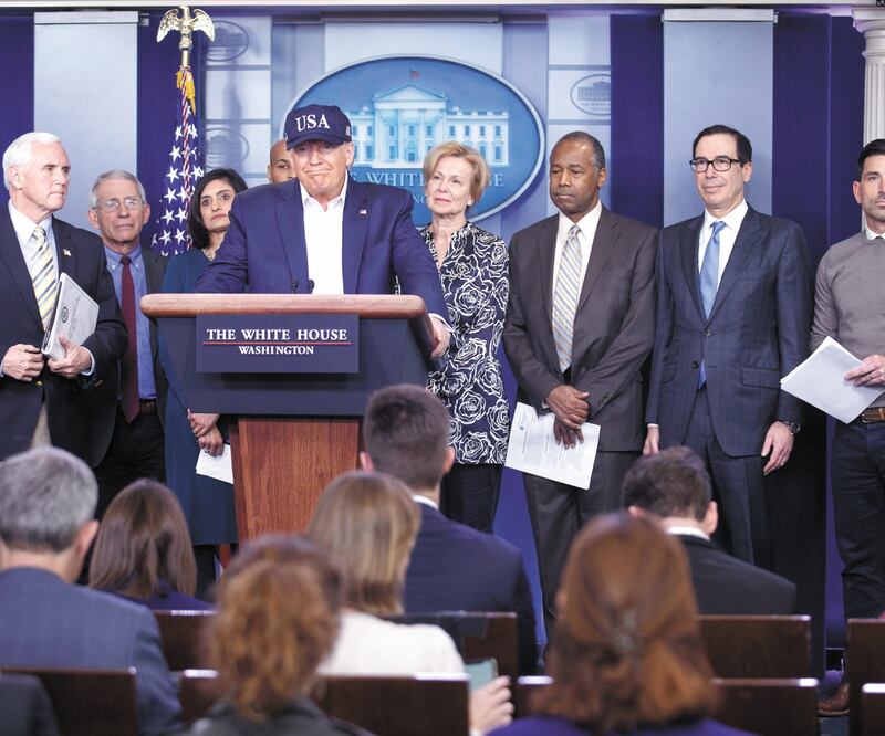 El presidente Donald Trump, ayer durante la conferencia de prensa en la Casa Blanca. El mandatario dio negativo al Covid-19. Foto: SHAWN THEW. EFE