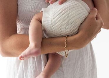 Mujer se hace viral por enviar carta pública a su entorno que la discrimina por tener un hijo