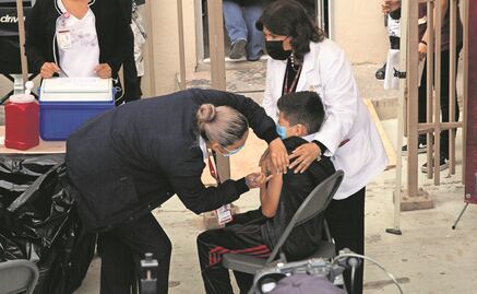 Vacunan a menores contra Covid-19 en Tijuana