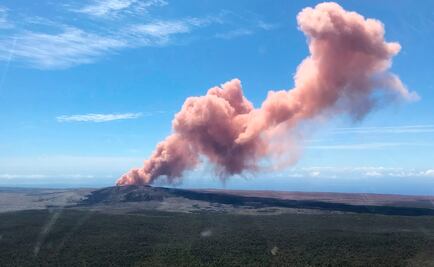 Piden evacuar hogares por erupción de volcán en Hawai