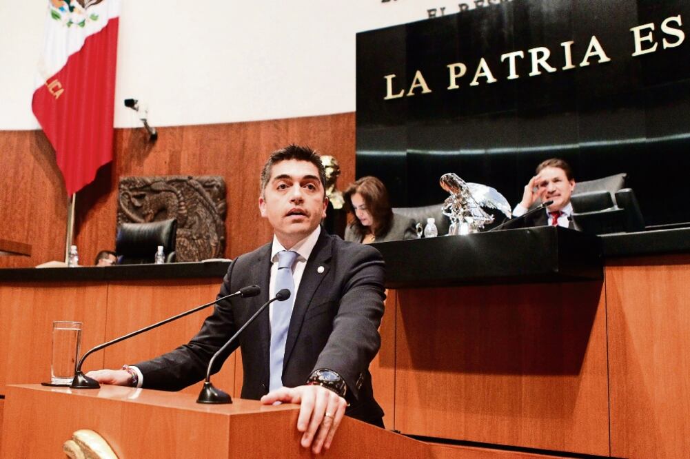 El senador Luis Fernando Salazar (PAN) asegura que es “una aberración” que priístas los traten de responsabilizar de aprobar la ley en el tema (ARCHIVO EL UNIVERSAL)