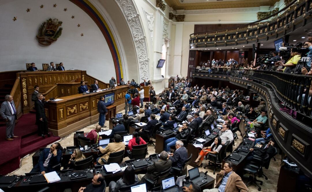 El Parlamento venezolano rechazó "por inconstitucional" este decreto y por no establecer mecanismos para atender el desabastecimiento, la inseguridad y otros problemas   (Foto: EFE)