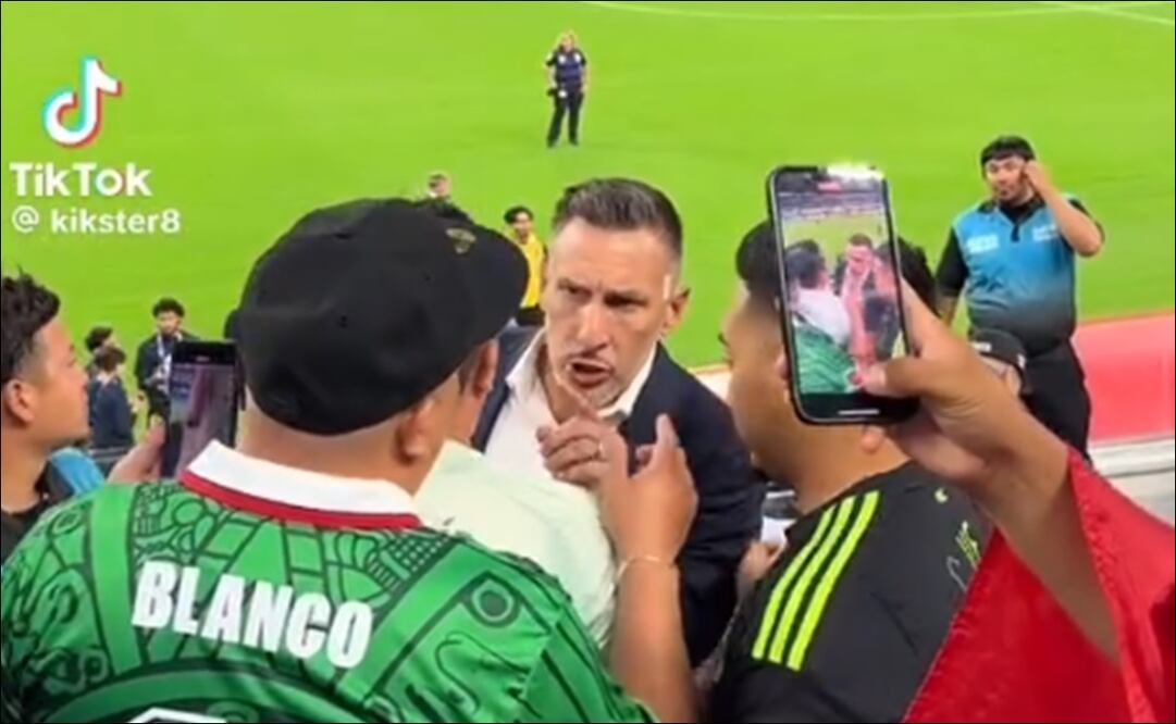 Chaco Giménez discutiendo con aficionados mexicanos / Foto: Especiales