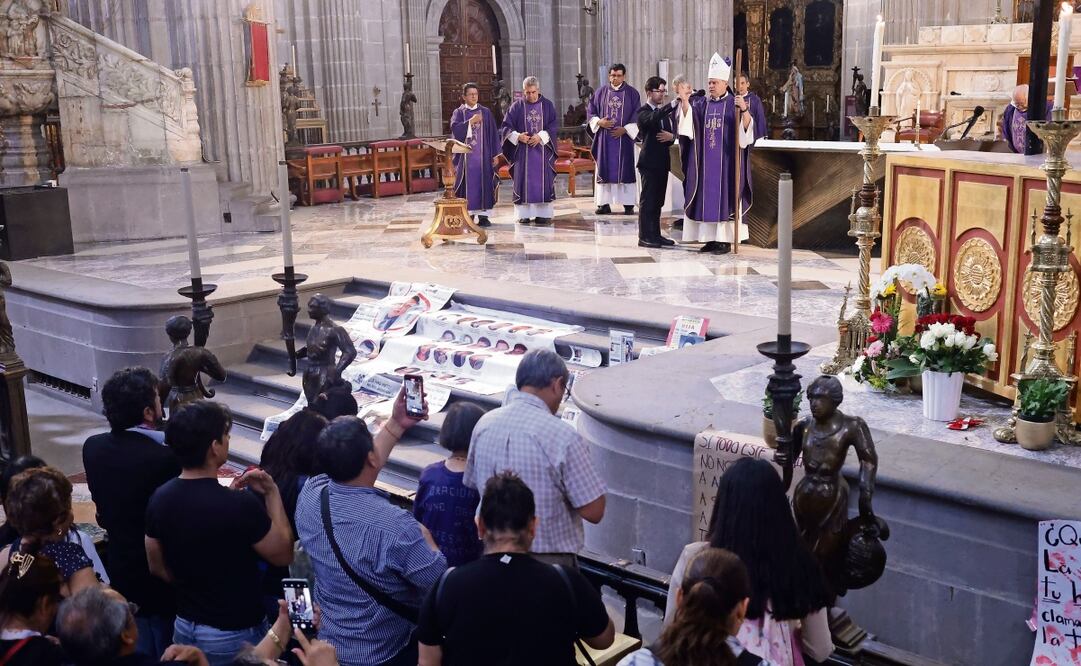 En la Catedral Metropolitana, monseñor Javier Acero pidió escuchar a las buscadoras. Foto: Fernanda Rojas / EL UNIVERSAL
