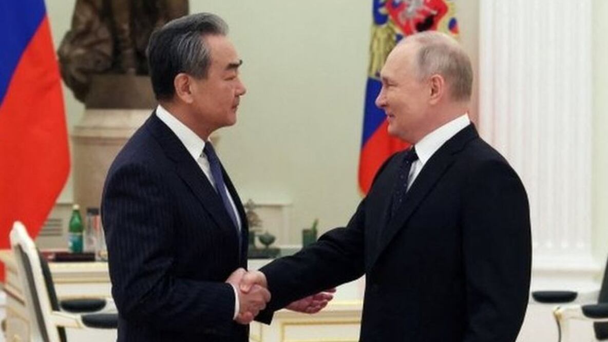 Vladimir Putin recibió personalmente a Wang Yi en Moscú. Foto: Reuters