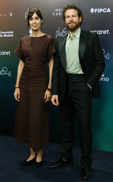 La cineasta española Eva Libertad y el actor Alvaro Cervantes durante la alfombra de los Premios Platino 2026. Foto: EFE/ Alonso Cupul.