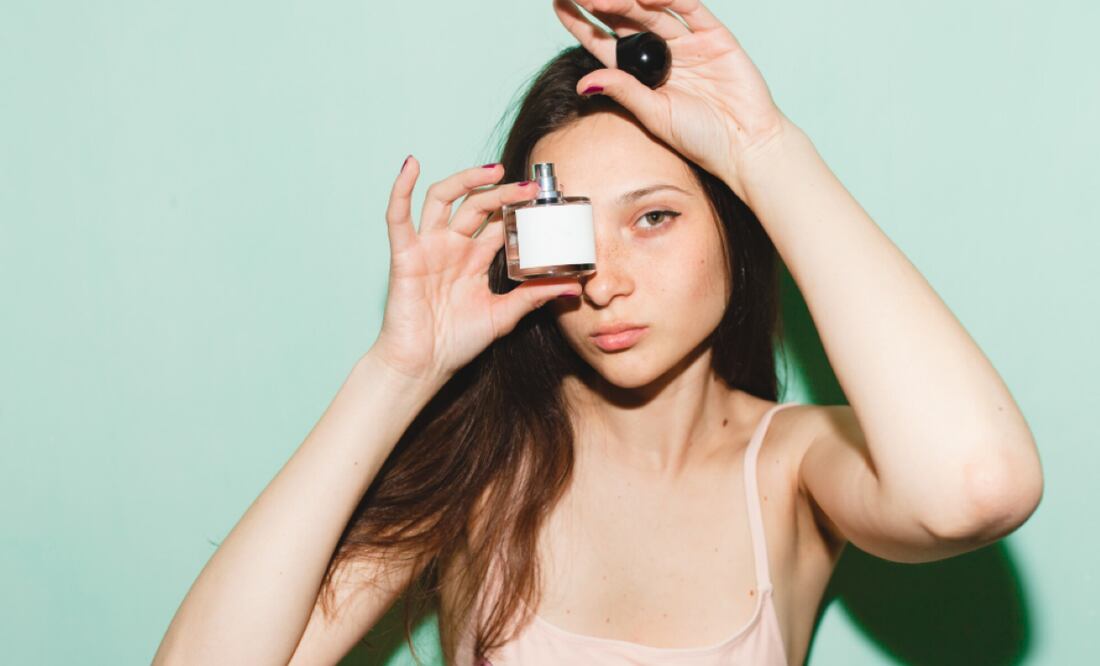 Estos son los riesgos de guardar un perfume en el refrigerador. Foto: Freepik