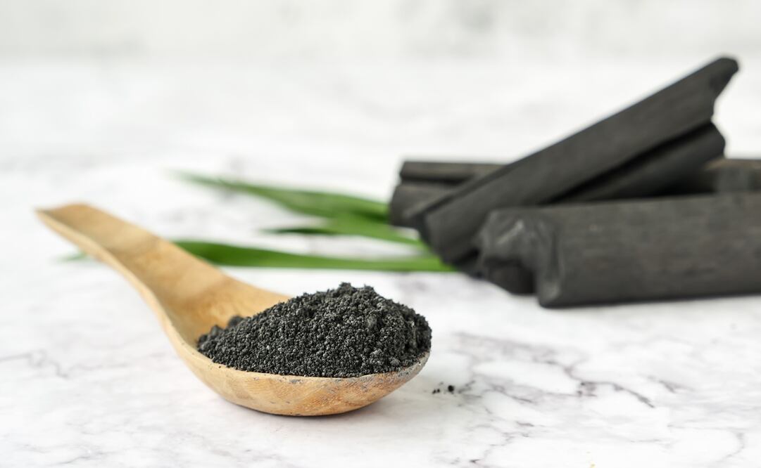 El carbón activado se usa en la cosmética, la gastronomía y la mixología /Fotos: Istockphoto