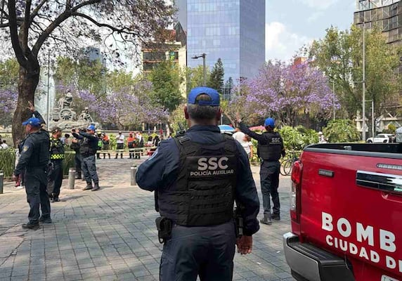 Por presunta fuga de gas, desalojan a 600 estudiantes de tres escuelas en la colonia Roma; no hay personas lesionadas