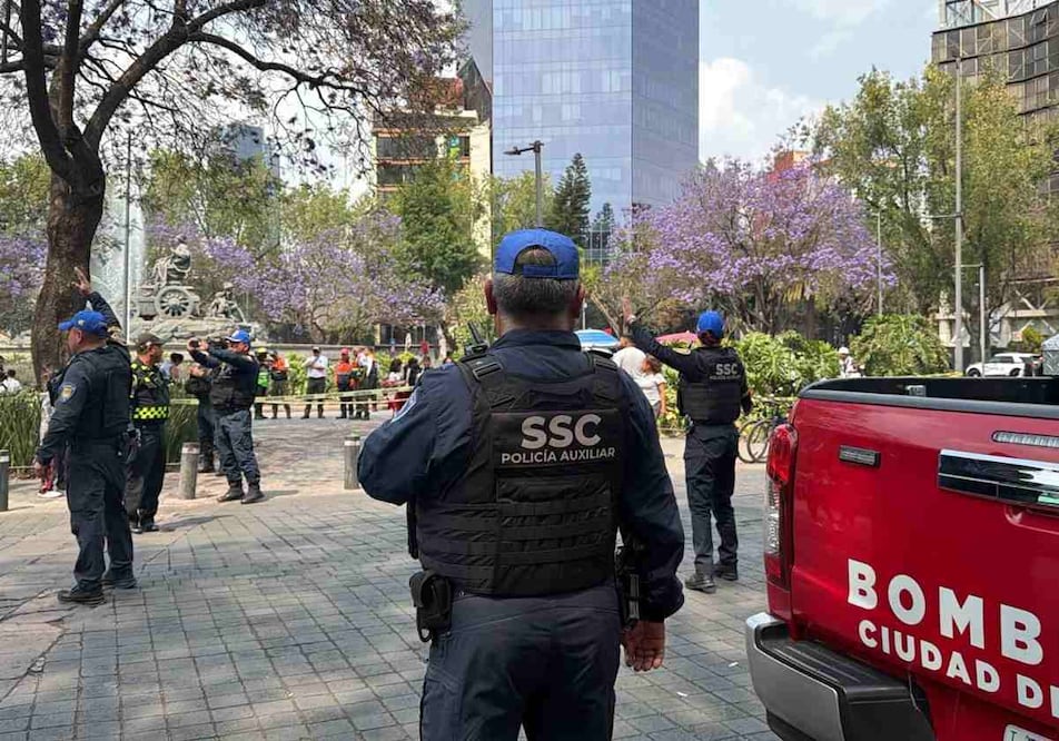 Por presunta fuga de gas, desalojan a 600 estudiantes de tres escuelas en la colonia Roma. Foto: Especial