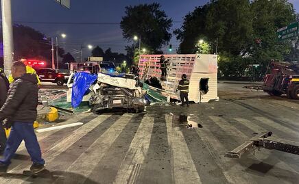Choque entre tráiler y camioneta en Lindavista; una persona resultó gravemente herida