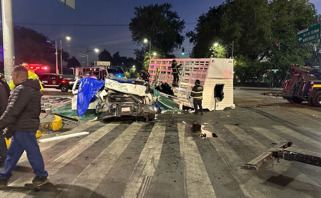 Choque entre tráiler y camioneta en Lindavista; una persona resultó gravemente herida. Foto: Especial