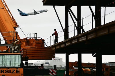 El superpeso revierte descenso pese a una elevada volatilidad