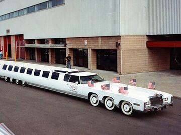 Así es el auto más largo del mundo; incluye alberca y un helipuerto