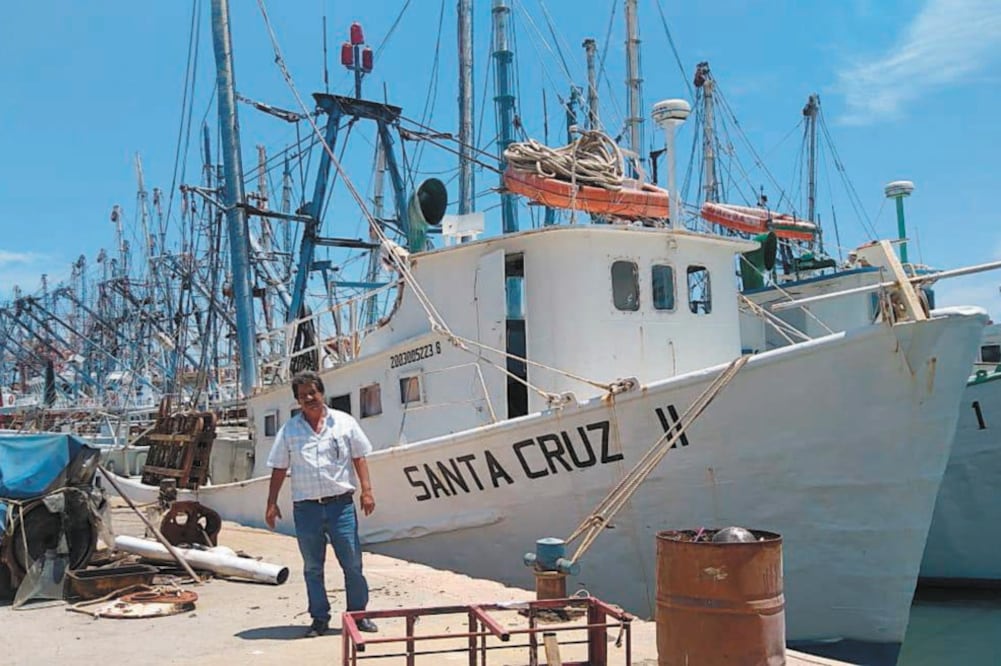 Pescadores oaxaqueños deberán pagar 50 mil pesos por una pipa de diesel para iniciar la temporada de captura de camarón. Foto: ALBERTO LÓPEZ. EL UNIVERSAL