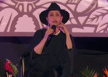 Daniela Romo aparece en silla de ruedas durante la presentación de su nueva telenovela “Amor amargo”